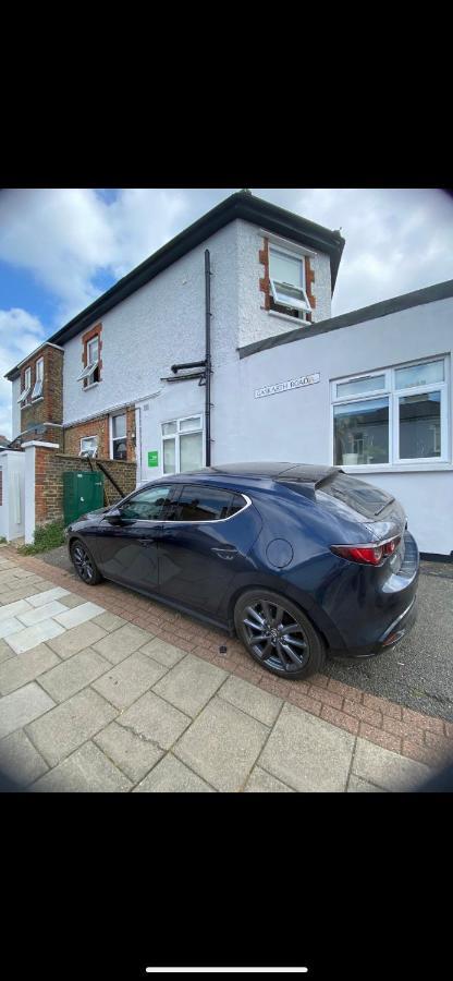Cosy 1 Bed Apartment With Free Parking Close To Underground Station Zone 2 For Quick Access To Central London Up To 5 Guests Екстериор снимка