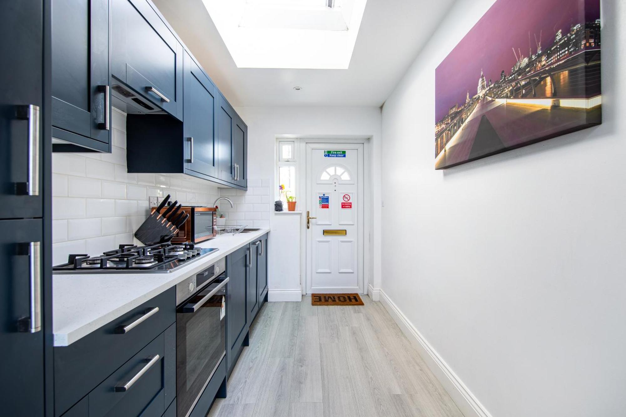Cosy 1 Bed Apartment With Free Parking Close To Underground Station Zone 2 For Quick Access To Central London Up To 5 Guests Екстериор снимка