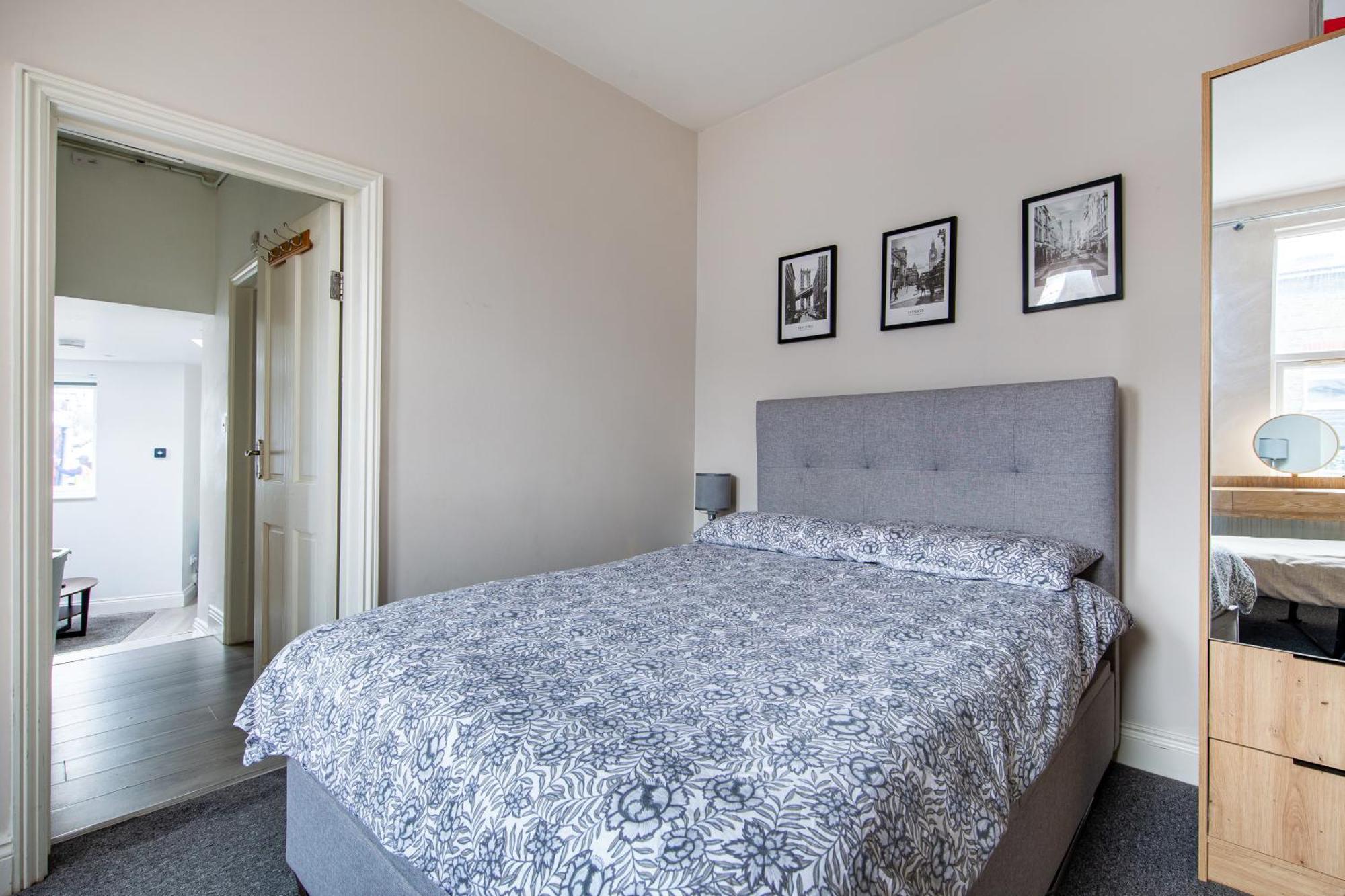 Cosy 1 Bed Apartment With Free Parking Close To Underground Station Zone 2 For Quick Access To Central London Up To 5 Guests Екстериор снимка