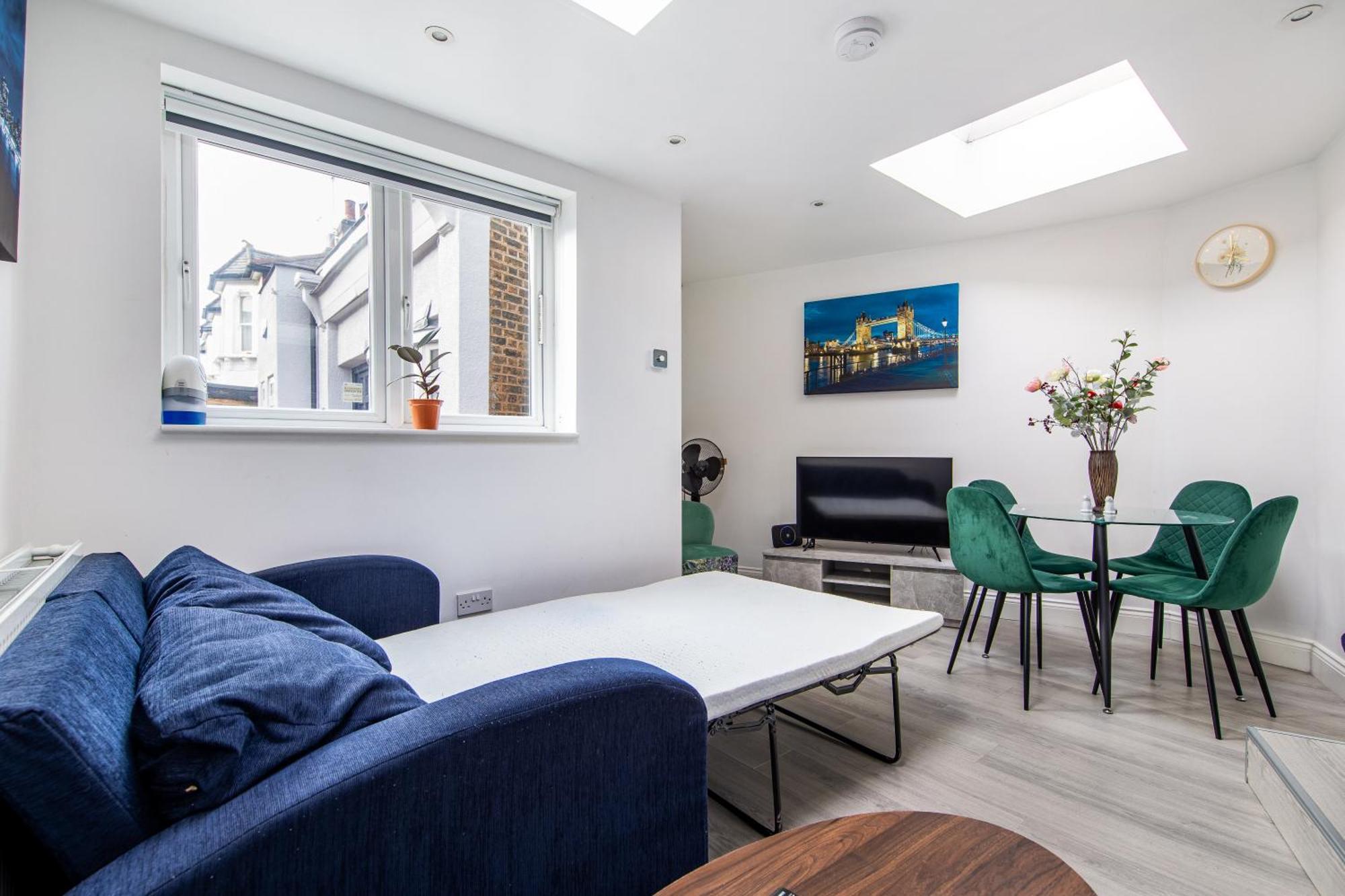 Cosy 1 Bed Apartment With Free Parking Close To Underground Station Zone 2 For Quick Access To Central London Up To 5 Guests Екстериор снимка