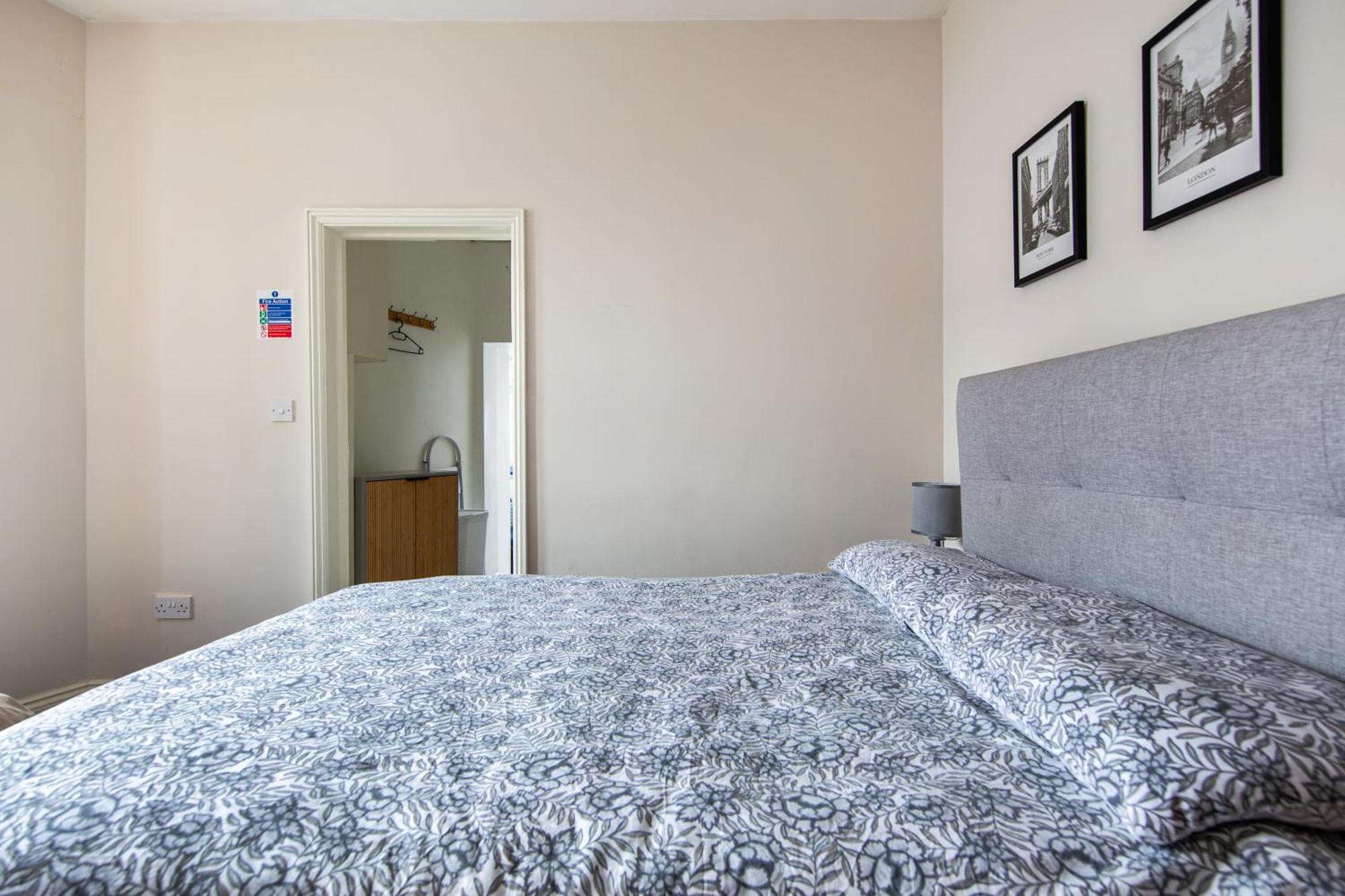 Cosy 1 Bed Apartment With Free Parking Close To Underground Station Zone 2 For Quick Access To Central London Up To 5 Guests Екстериор снимка